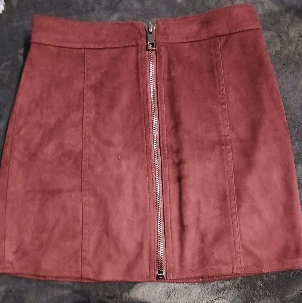 Forever 21 Burgundy Suede-Look Zip Front Mini Skirt - Picture 1 of 4